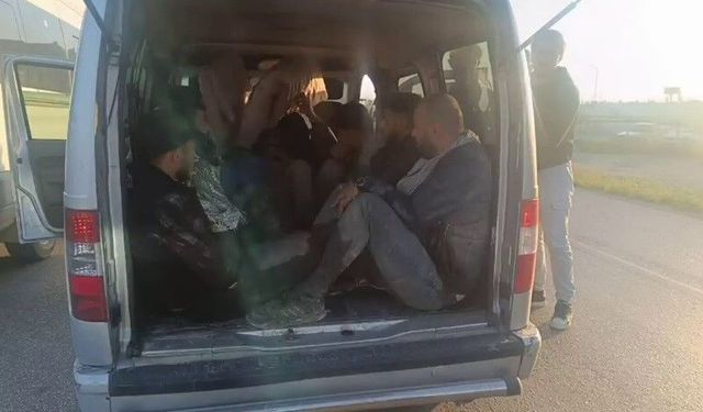 Aracına 10 göçmen sığdıran insan tacirine 100 bin TL ceza