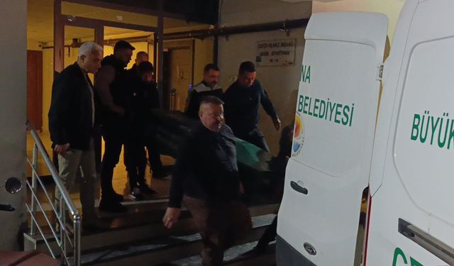 Evinin önünde kurşunların hedefi oldu