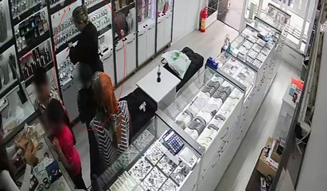 Silifke’de “bozuk para” oyunu: Saat alırken birini çaldı