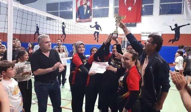"Evimin Sultanları Anneler Günü Voleybol Turnuvası" yapıldı