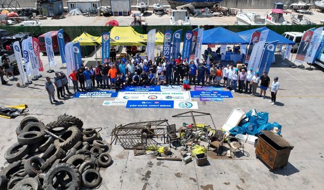 Mavi sular deniz değil adeta atık deposu gibi