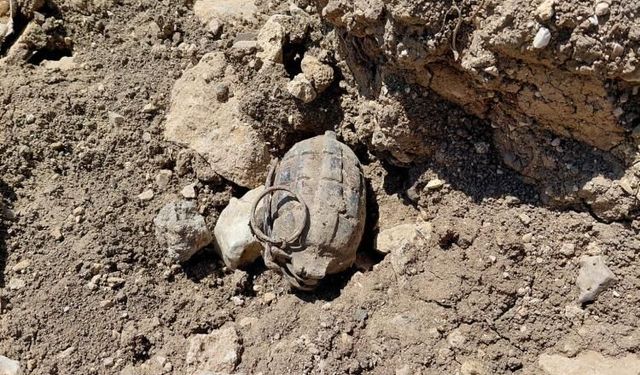 Metruk evde oynayan çocuklar el bombası buldu