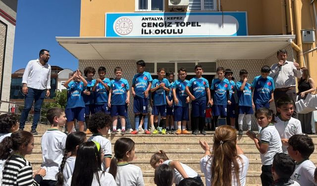 İlkokullar Arası Futbol Turnuvası'nın sahibi Cengiz Topel ilkokulu oldu
