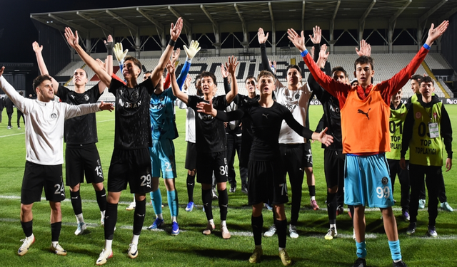Manisa FK’dan taraftarına gollü veda