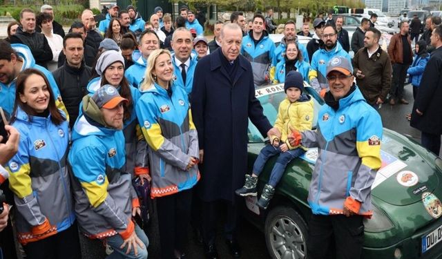 Erdoğan, İpek Yolu Rallisi'ne katılan sporcularla bir araya geldi
