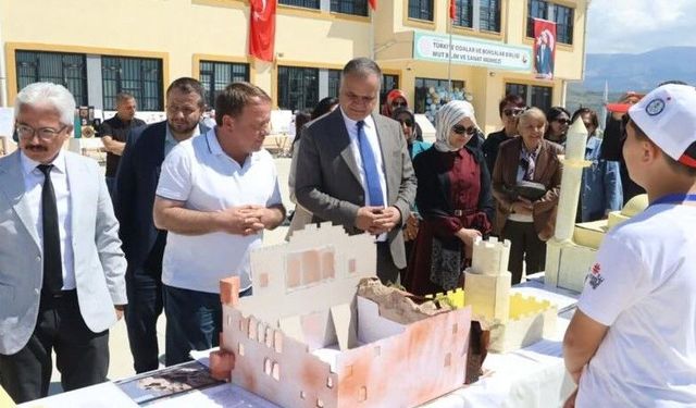 TÜBİTAK 4006 Bilim Fuarı'nda 19 proje sergilendi
