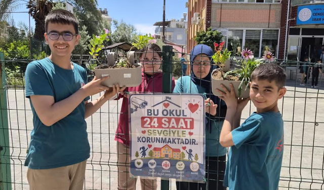 Okul bahçesine sevgi ve umut eken etkinlik