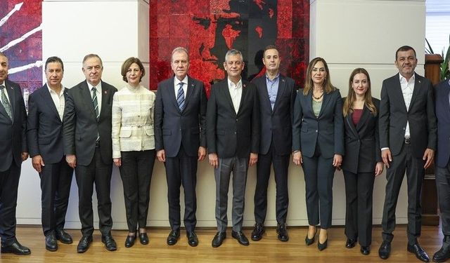 Başkan Özel, büyükşehir belediye başkanları ile bir araya geldi