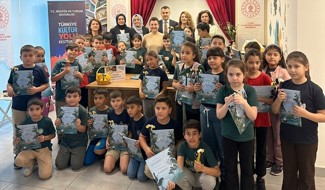 Halk kütüphanesi çocuklara sanat merkezi oldu