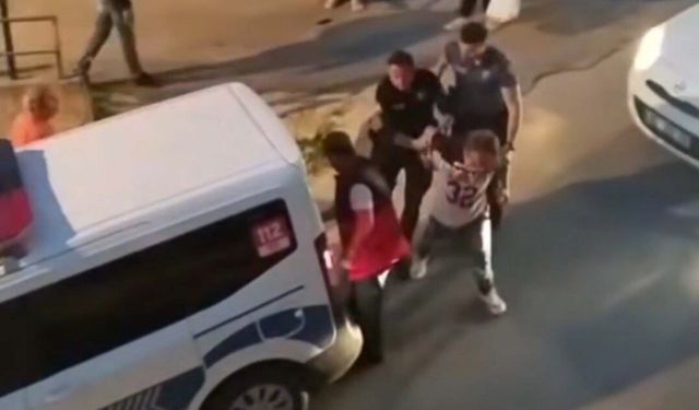 Kuşadası'nda araçlara zarar veren alkollü kişi gözaltına alındı