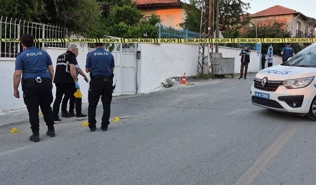 Sürücülerin trafikte silahlı kavgasında kan altı