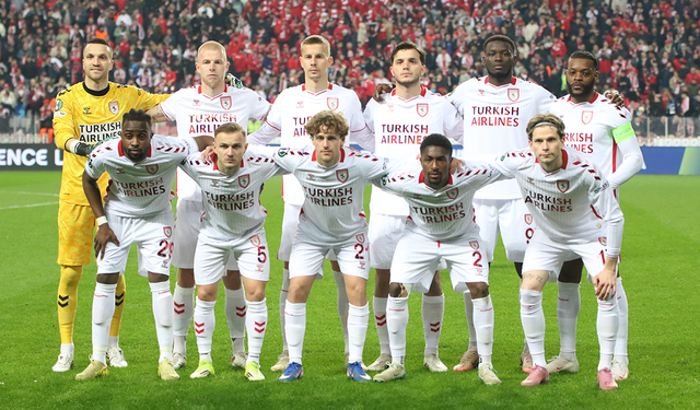 Samsunspor’da 1 antrenör ve 4 futbolcuyla yollar ayrılıyor