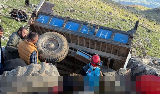 Traktörün altında kalan kuzenler öldü