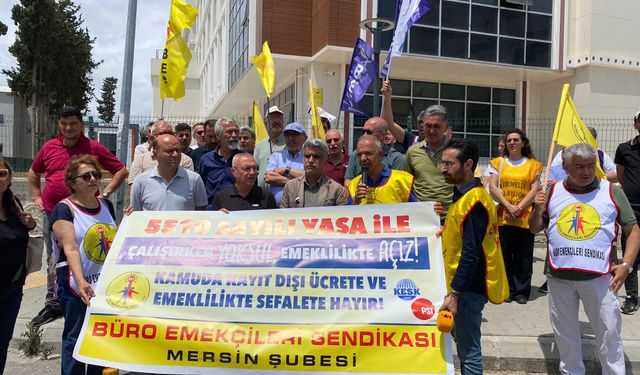 SGK önünde protesto: “Çalışırken yoksul, emeklilikte açız”
