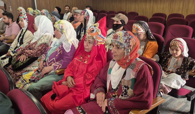 Yöresel kıyafetlerle Müzeler Günü kutlaması