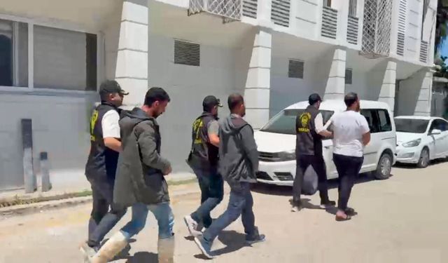 Kendisini polis olarak tanıtan dolandırıcılar yakalandı