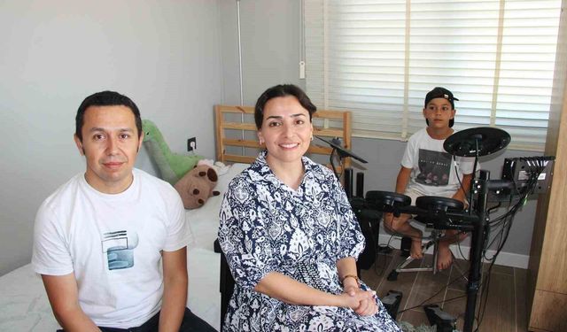 Oyuncak davulla başlayan tutku sahne hayaline dönüştü