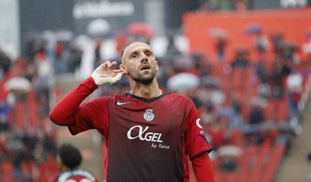Vedat Muriqi, Fenerbahçe için İstanbul'da