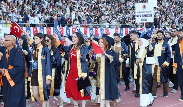 Rektör tüm personele mezuniyete zorunlu katılım talimatı