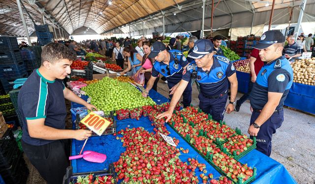 Mezitli’de pazar yerlerinde terazi denetimi yapıldı