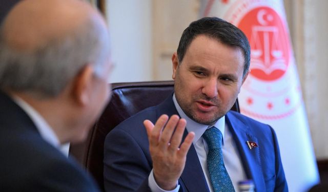 Bakan Gürlek, İstanbul 2 No’lu Barosu Başkanı Şamlı ve stajyer avukatları kabul etti