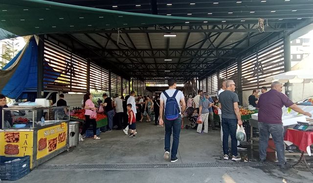 Mersin'de pazara yoğun ilgi, tezgahlarda fiyat mesaisi