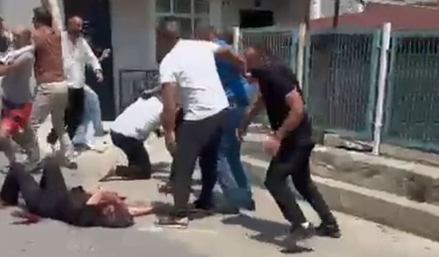 Sokak ortasında bıçakladığı eşinin başında bekledi