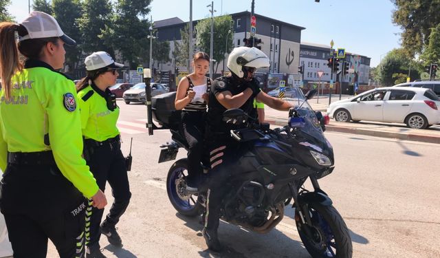 Kimliğini evde unuttu sınava polis yetiştirdi