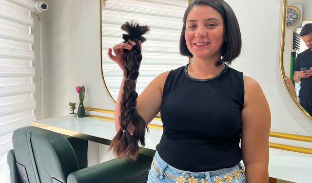 Kanseri yenen genç kadın saçlarını bağışladı