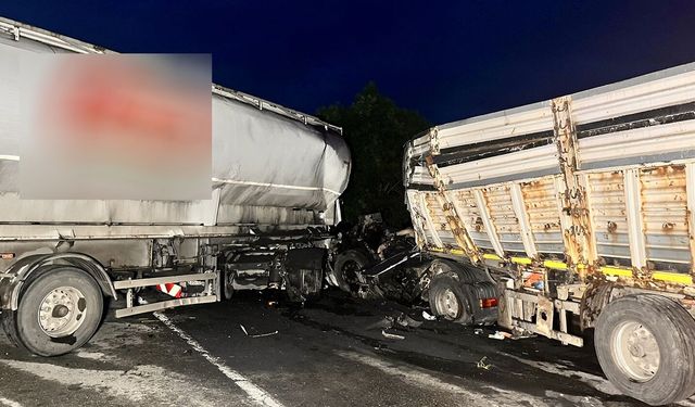 Manisa’da 2 TIR çarpıştı; 2 yaralı