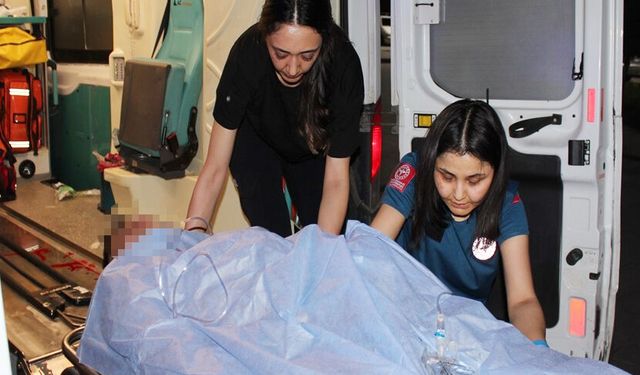Parkta uğradığı biber gazlı ve bıçaklı saldırıda ağır yaralandı