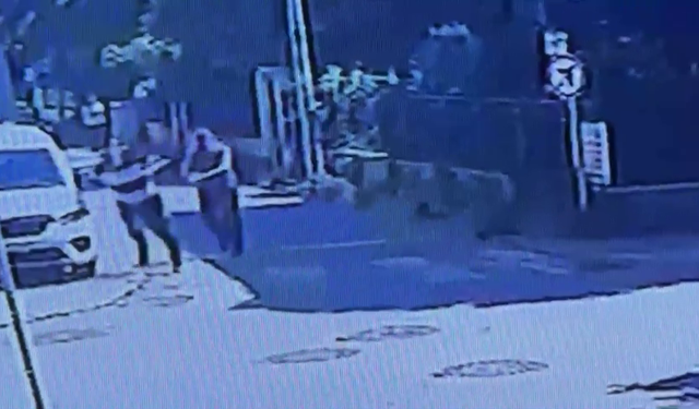 Sokakta vurduğu husumetlisine kemeriyle turnike yaptı; o anlar kamerada