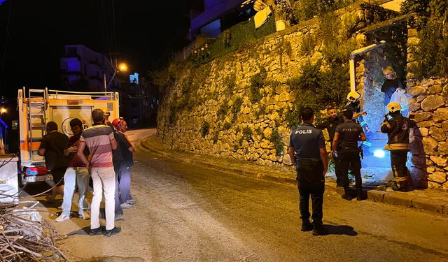 Tavan sıvaları düşünce evdeki 5 kişi tahliye edildi