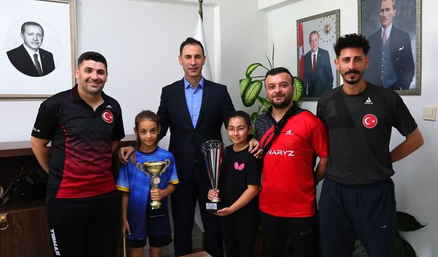 Masa tenisinde başarı elde eden sporcular tebrik edildi