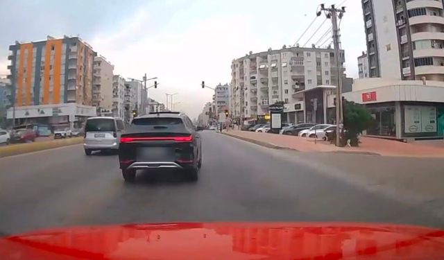 Kırmızı ışık ihlali yaparak trafiği tehlikeye atan sürücüler yakalandı