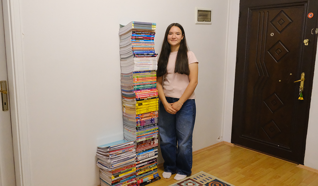 Çalıştığı kitaplar boyunu aşan İpek, LGS Türkiye birincisi oldu