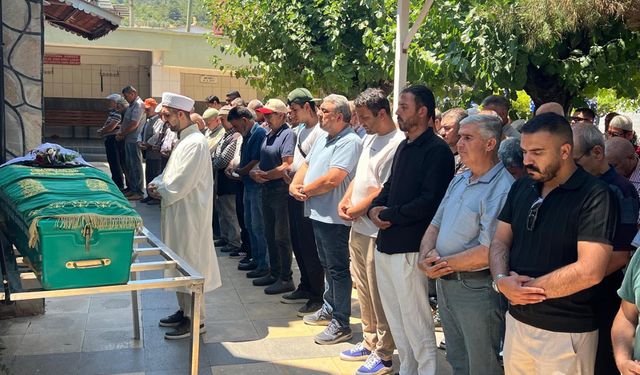 17 yıl sonra cenazesine ulaşılan Ebru, gözyaşlarıyla toprağa verildi