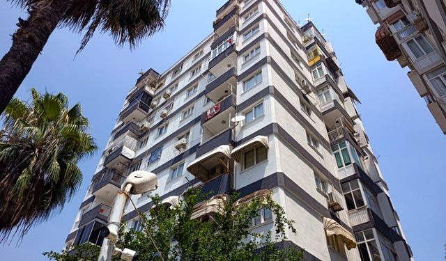 Dini nikahlı eşini çekiçle dövüp, bıçakla boğazını kesti