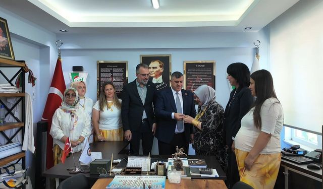 525 yıldır 1 günlüğüne kadınlar köyü yönetiyor