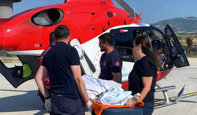 Ambulans helikopter, 14 yaşındaki hasta için havalandı
