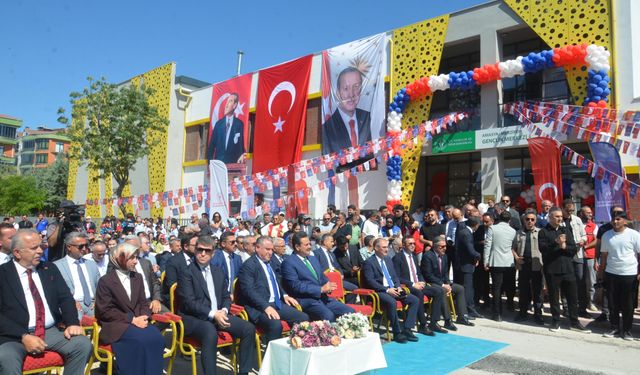 Bakan Bak: "Gençlik Merkezi sayımızı yaklaşık 600'e çıkardık"