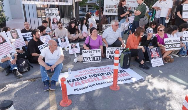 Gece kulübü önünde adalet nöbeti