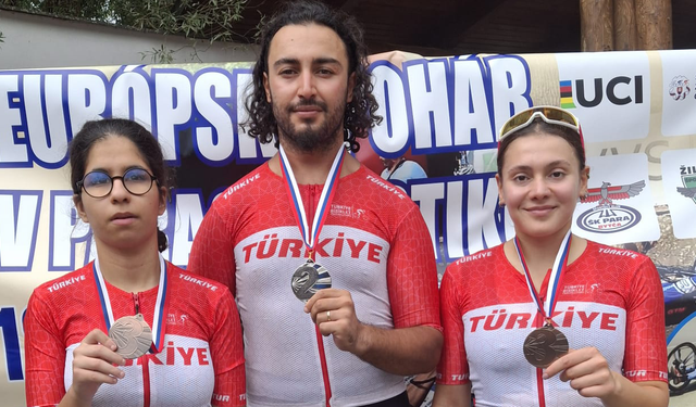 Bakan Bak’tan milli para bisikletçiler için tebrik mesajı