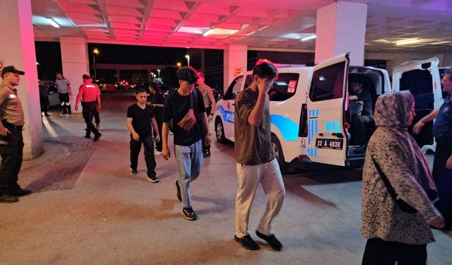 Durdurulan minibüste 24 kaçak göçmen yakalandı