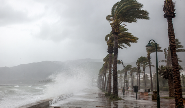 Mersin'de kuvvetli rüzgar alarmı