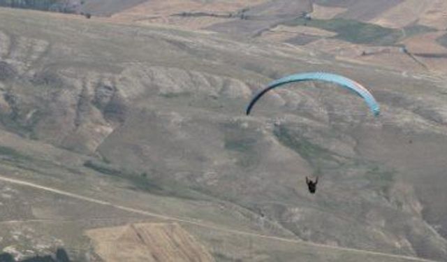 Yamaç paraşütü kazasında pilot hayatını kaybetti