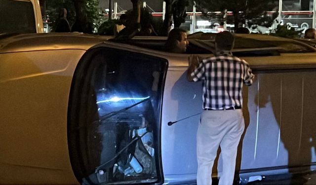 Yan yatan aracının içine girip 1 saat eşya topladı