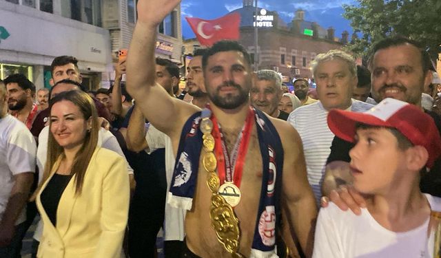 Altın Kemeri kazandı hamamda aldı