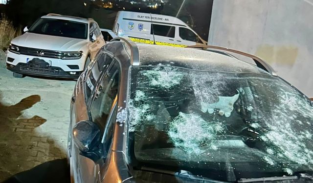 Malatya'da 2 şüpheli otomobile kurşun yağdırdı; o anlar kamerada