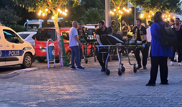 Motosikletli şüpheliler kebapçıya silahla saldırdı: 4 yaralı